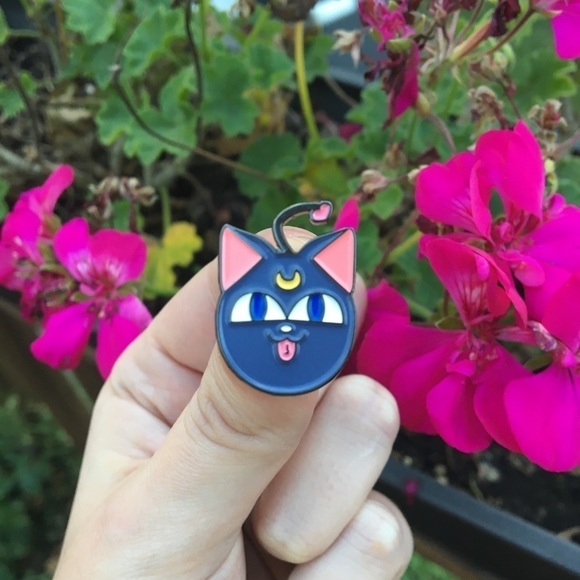 Luna P Soft Enamel Pin – Chibi Moon Cat Design w/ Glow-in-the-Dark Moon 🌙 - Picture 2 of 2